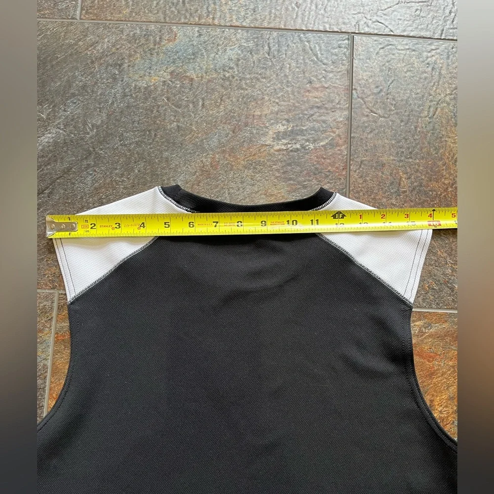 ALO Yoga cool fit  black white performance pull over muscle shirt. Size large
